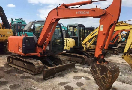  中型挖掘機(jī)（20-30噸） 