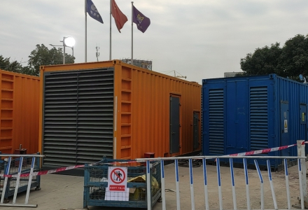 集裝箱型發(fā)電機(jī)組工程出租現(xiàn)場(chǎng)